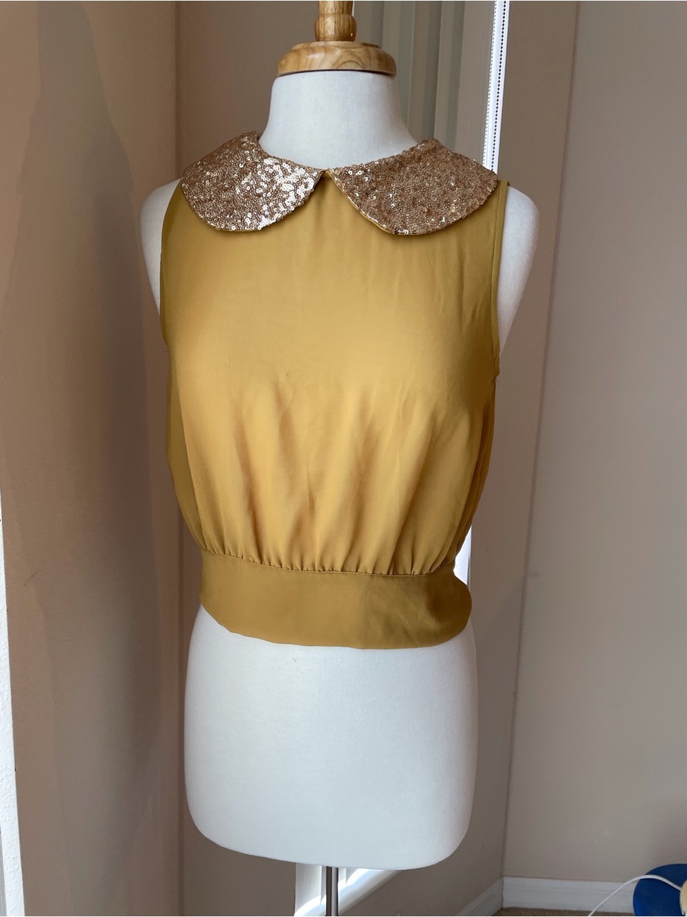 NWOT Glam Dollz Sleeveless Sequin Peter Pan Collar Blouse in Mustard size M